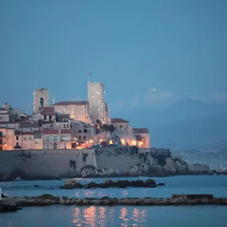 Charmingly Provencal In The Heart Of Old 아파트